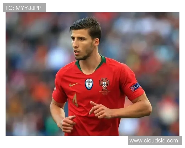 足球巨星耍大牌背后真相揭秘：风头背后的利益与争议